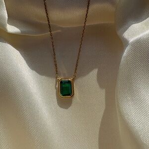 Aurate Gold Necklace with Emerald Green Pendant